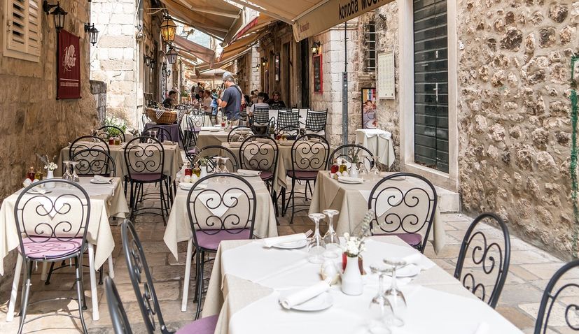 Dalmatia bar, restaurant owners stop serving customers for 1 hr