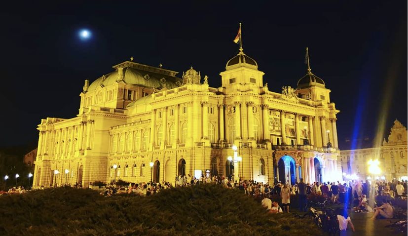 Croatian National Theatre: Police end mass parties in front of Zagreb’s cultural icon