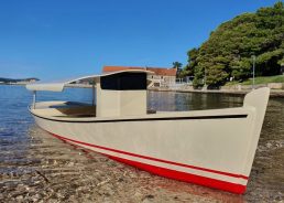 Solar Ferry – sustainable, super economic boat for champagne cruising    
