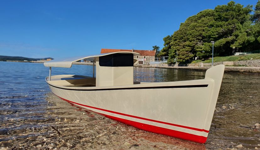 Solar Ferry – sustainable, super economic boat for champagne cruising    