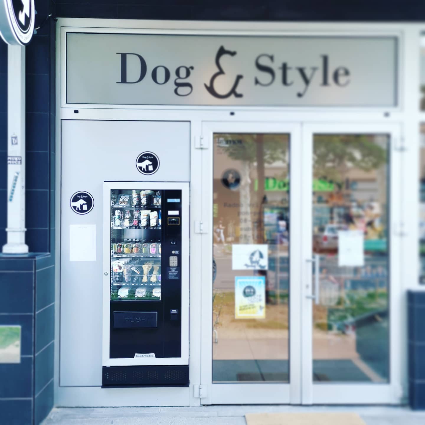 First vending machine for pets in Croatia Dog & Style