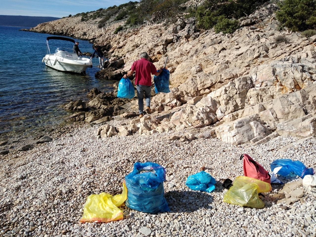 har taget fejl Med andre band lounge Five tonnes of marine debris collected on Croatian coast | Croatia Week