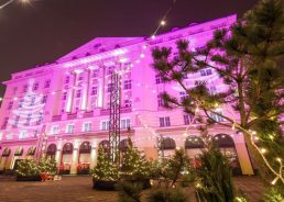 PHOTOS: Zagreb’s Esplanade Hotel gets into Christmas spirit with decorations and light projection