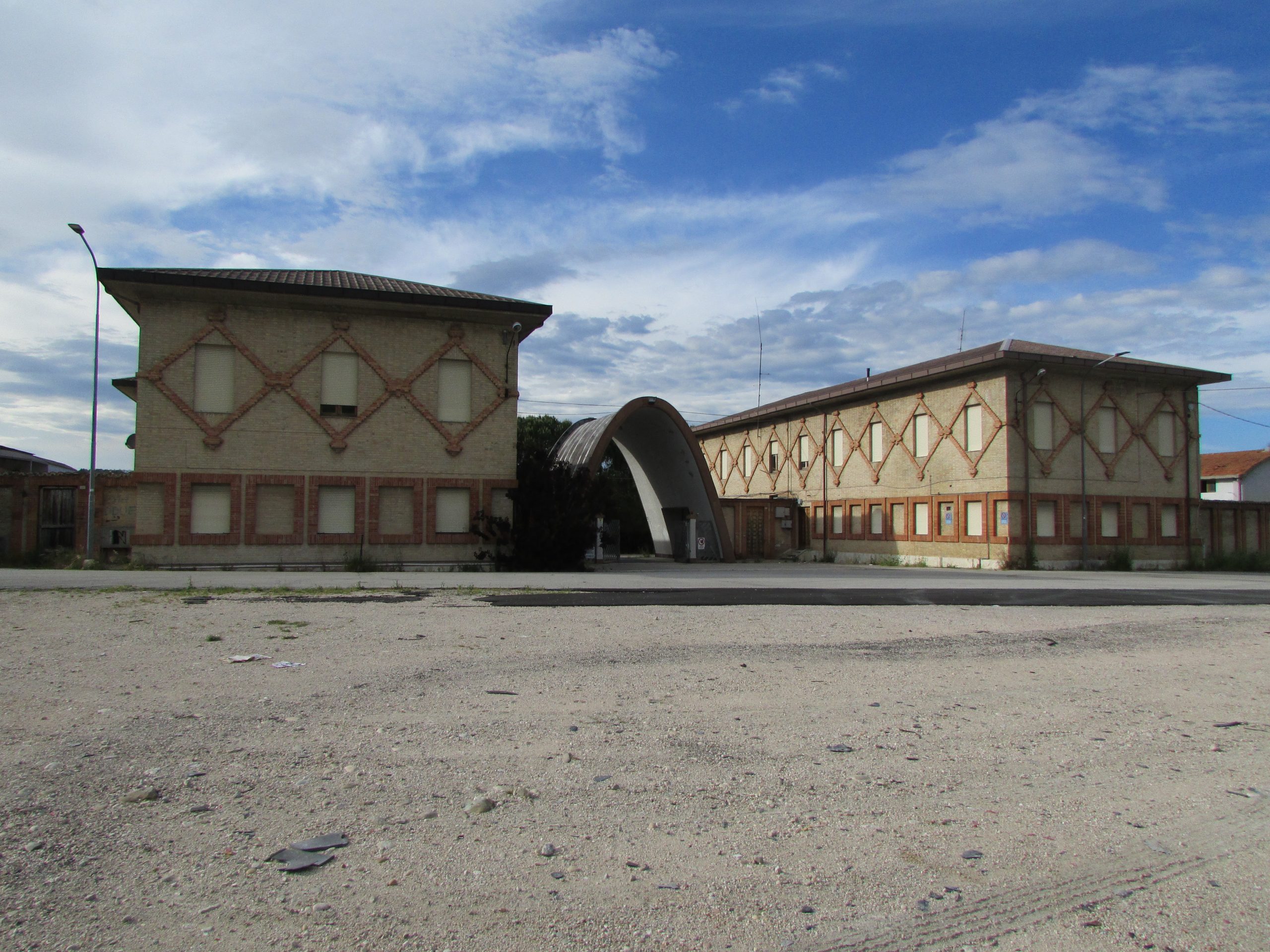 largest Croatian refugee camp was located in Fermo, Italy