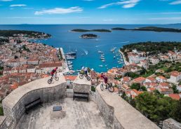 VIDEO: World champion mountain bikers show off stunts and beauties of Hvar 
