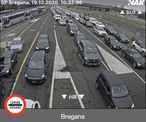 queues of vehicles crossing border from Slovenia to Croatia