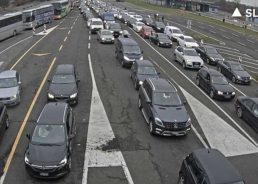 Huge queues of vehicles crossing border from Slovenia to Croatia