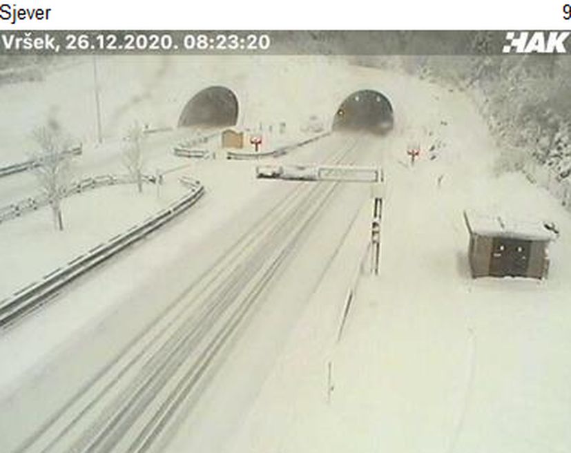 Gorski Kotar: 30 cm of snow, bura closes roads 