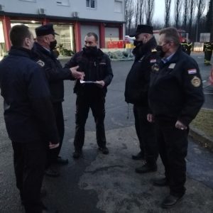German firefighters deliver 110 t of firefighting, medical equipment to Sisak