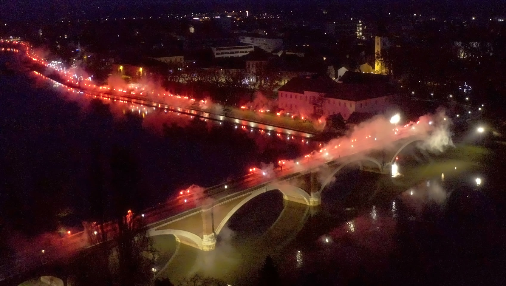 Residents of Sisak light torches to thank emergency services for assistance