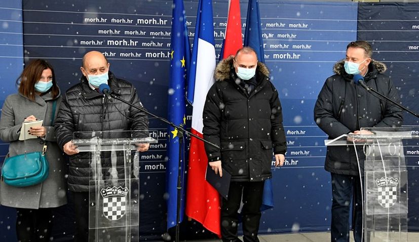 France’s foreign minister visits earthquake-hit Petrinja