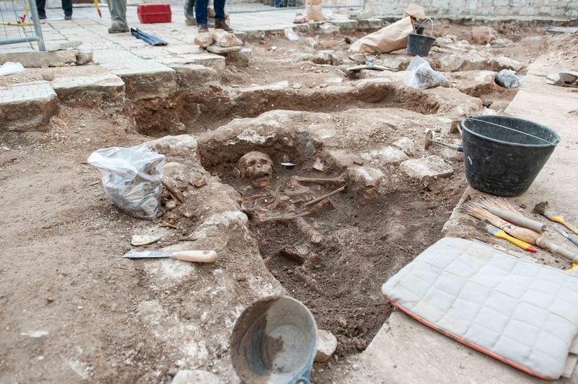 600 skulls found during archaeological digs in medieval cemetery in Šibenik