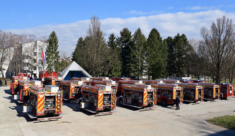 Firefighters get first 20 of 94 firetrucks bought with EU funds