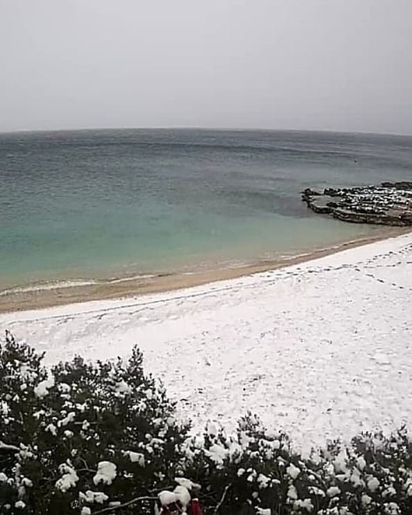  Croatian islanders wake up to snow