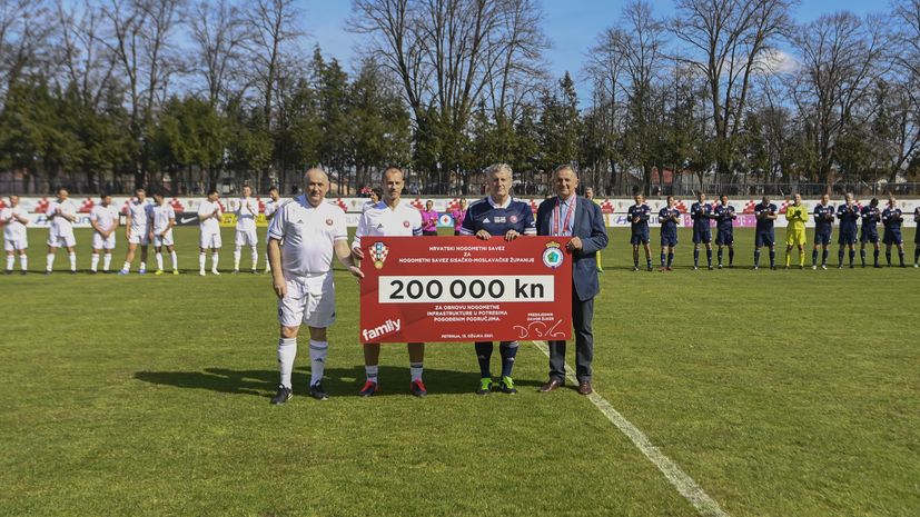 Croatia and Slovenia football legends play benefit match in Petrinja