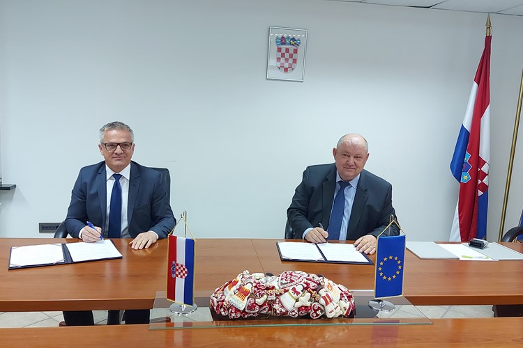 State Office for Croats Abroad and Croatian Employers' Association sign cooperation agreement 