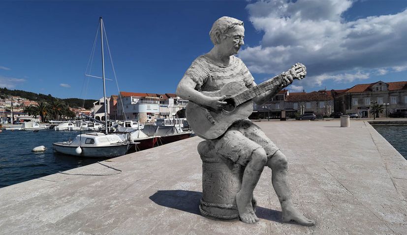 Croatian music legend Oliver gets monument in Vela Luka