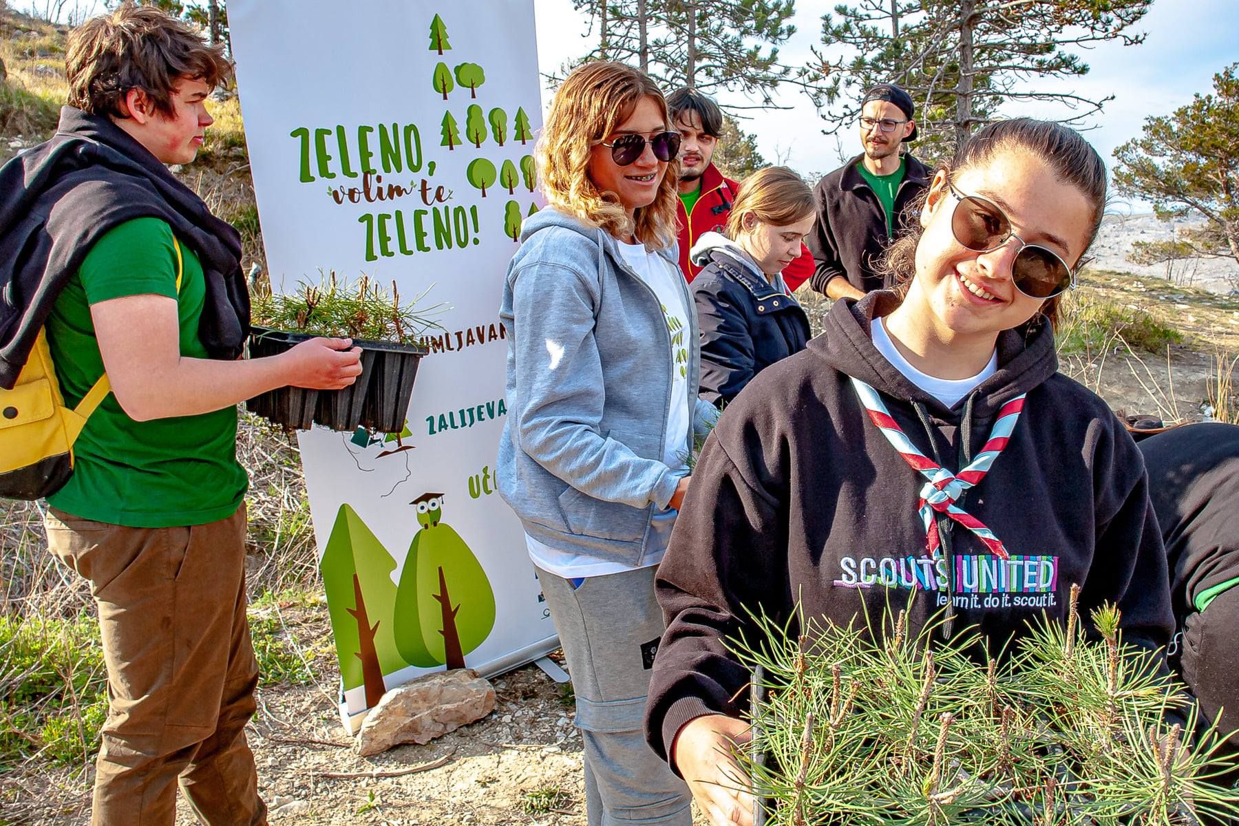  Scout association of Split plants 2,200 new trees