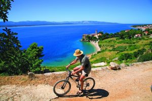Bol on the island of Brač secures Covid Antigen Rapid Tests for its guests