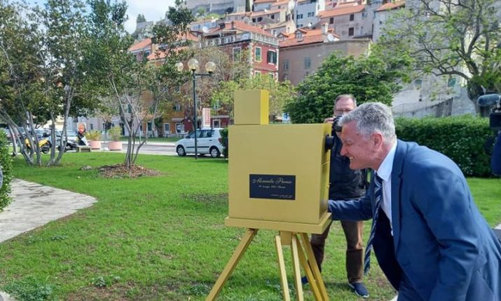 Replica of camera used to shoot oldest film footage in Croatia unveiled in Šibenik