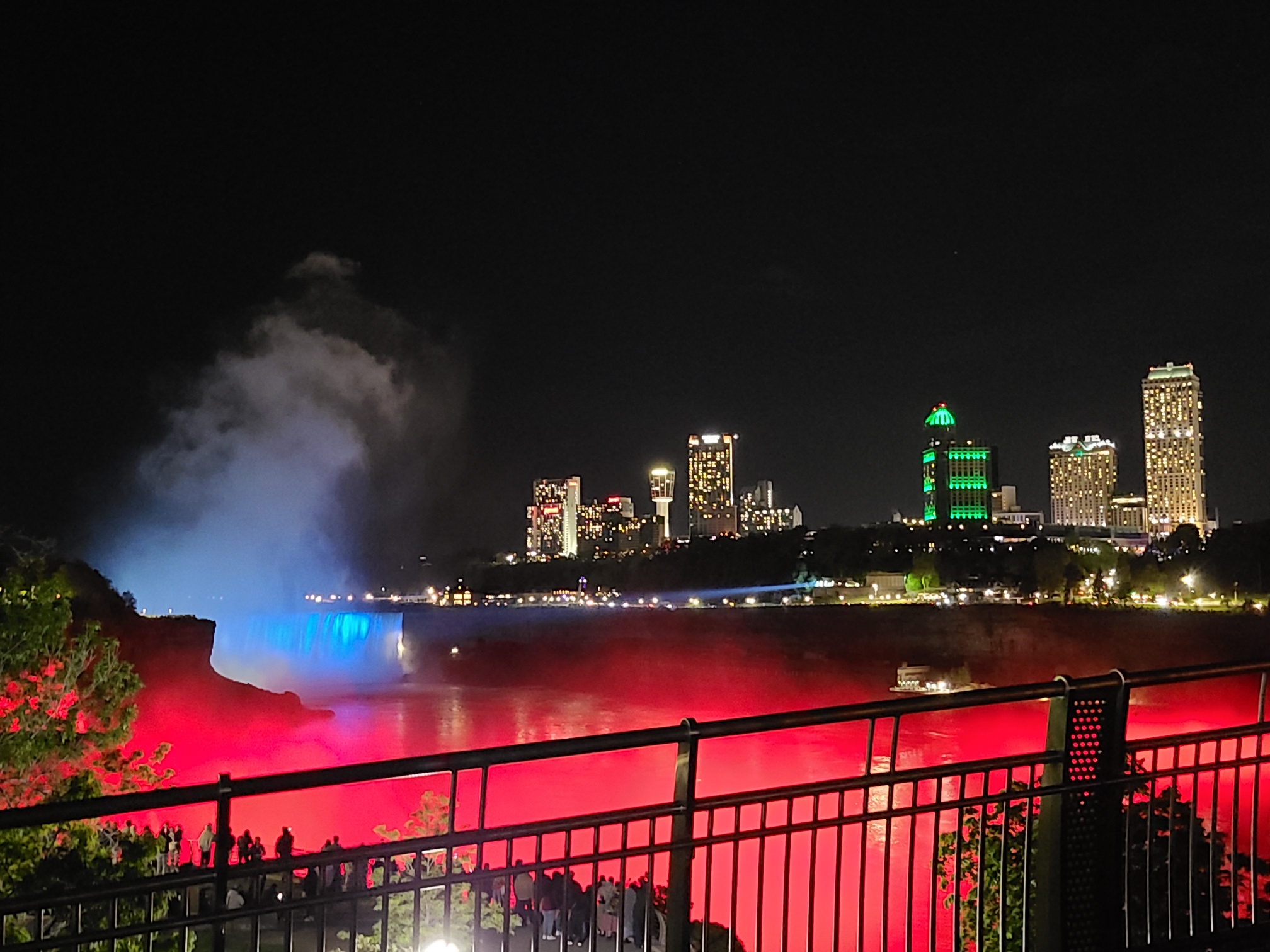  Niagara Falls light up in Croatian colours 