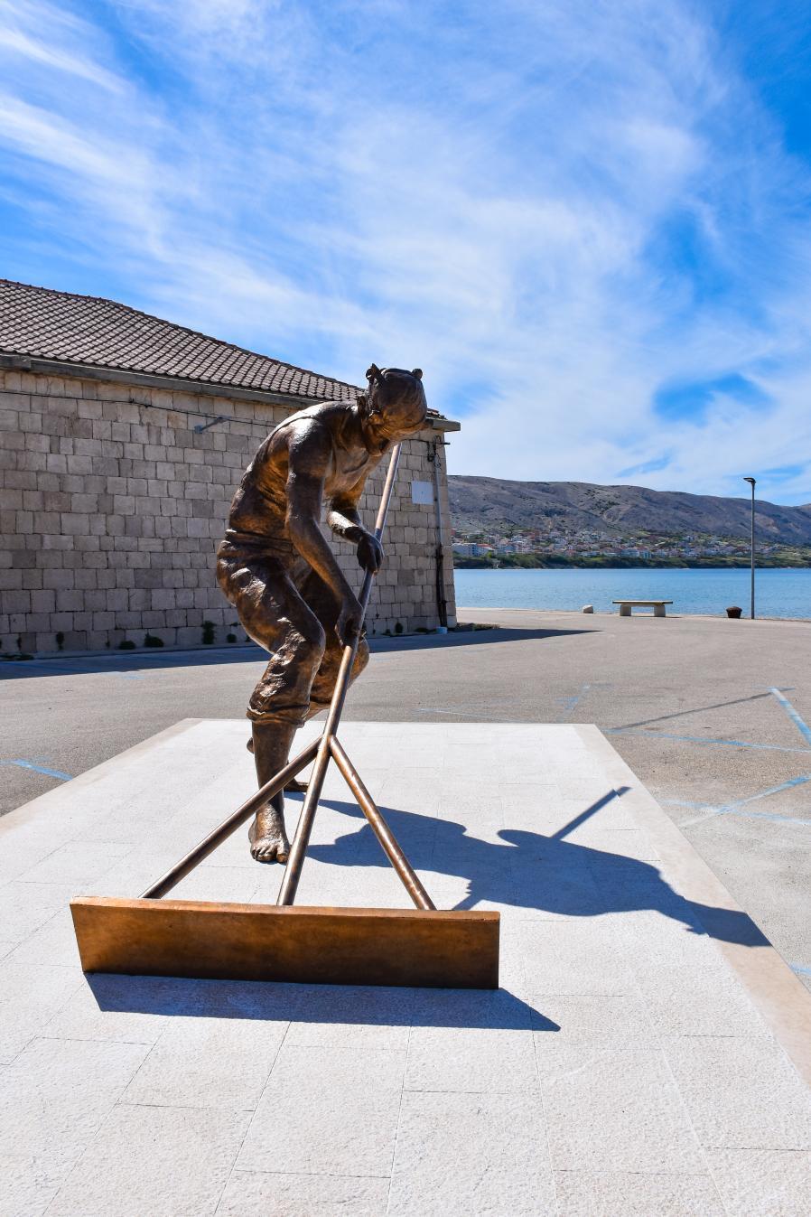 Statue dedicated to century-old salt tradition unveiled on Croatian island of Pag 