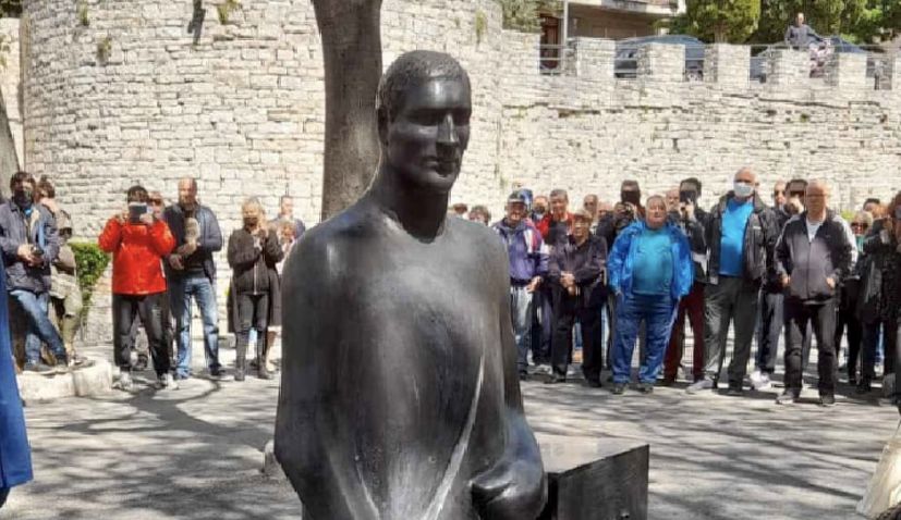PHOTO: Legendary Croatian boxer Mate Parlov gets statue in Pula