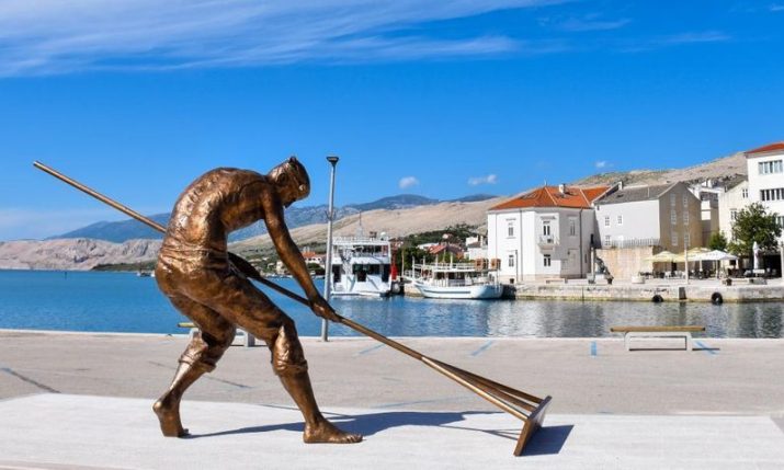 Statue dedicated to century-old salt tradition unveiled on Croatian island of Pag 