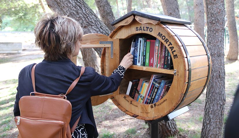 Open-air library opens in park in Šibenik