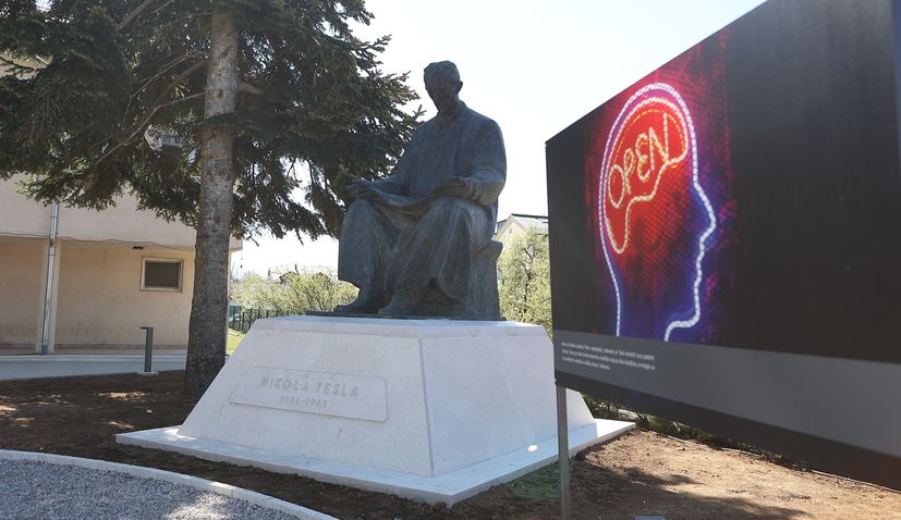 Ceremony of returned Tesla monument to Gospić held on new Nikola Tesla Square