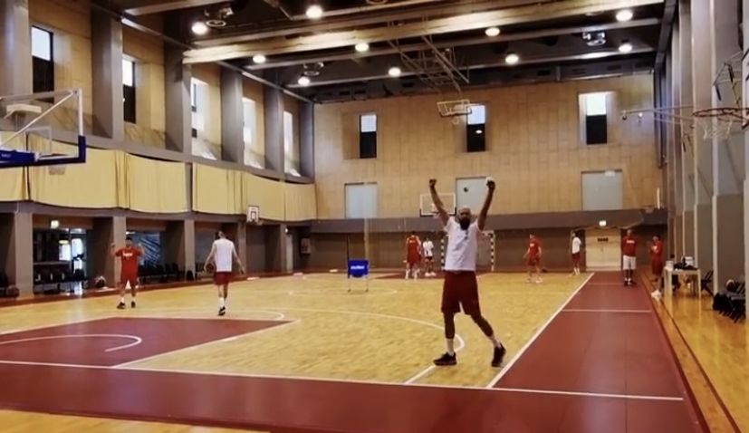 VIDEO: Croatian basketballer nails incredible shot