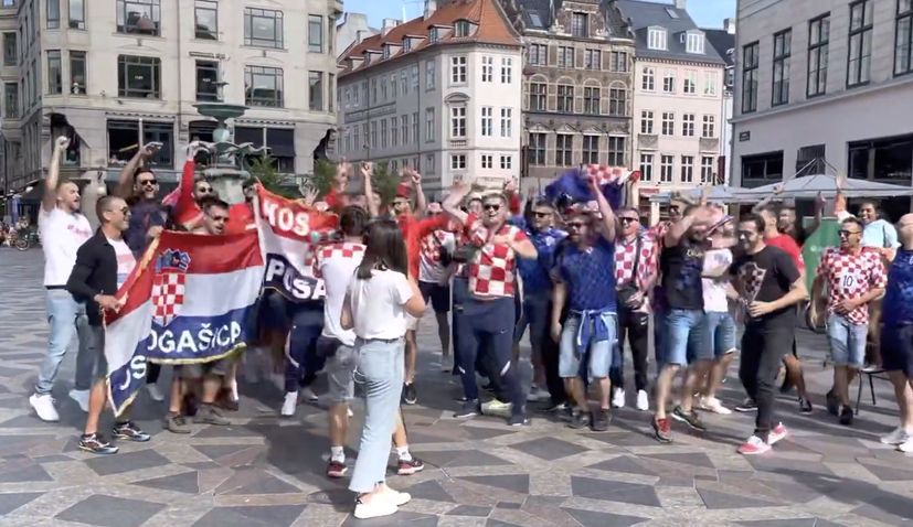 VIDEO: Singing Croatian fans converge on Copenhagen centre