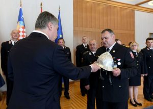 irefighters tell Milanović they are ready for wildfire season