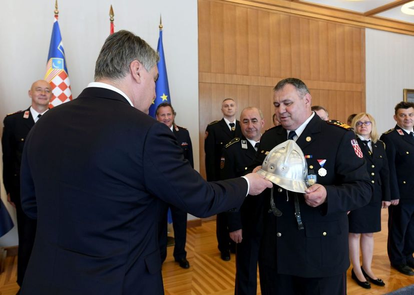 irefighters tell Milanović they are ready for wildfire season
