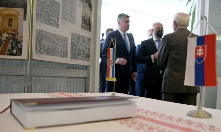 Photo of Fotografie: Prezident navštívil Chorvátske kultúrne múzeum na Slovensku