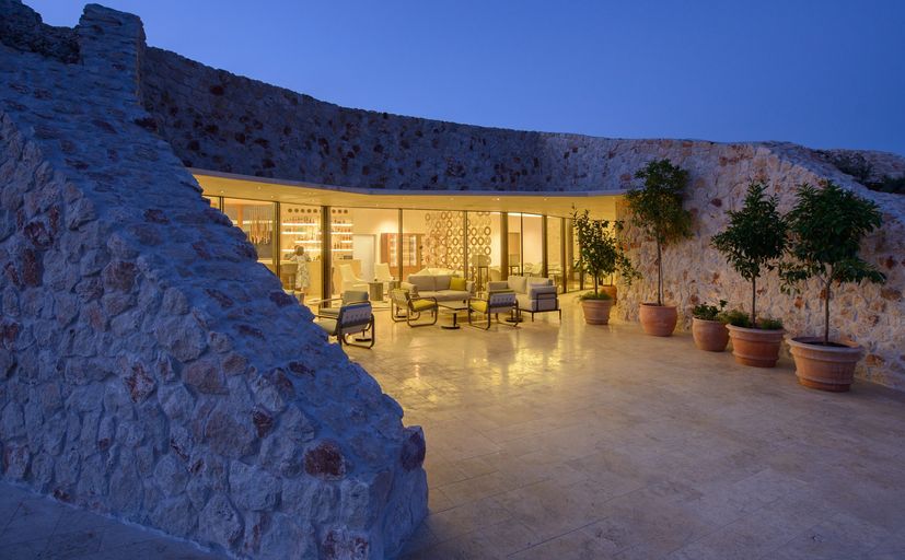 Villa Nai 3.3: Luxury hotel immersed into 100-year-old olive grove