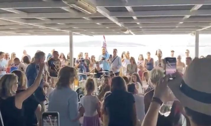 VIDEO: Concert on Split-Vela Luka ferry for the late Oliver Dragojević 