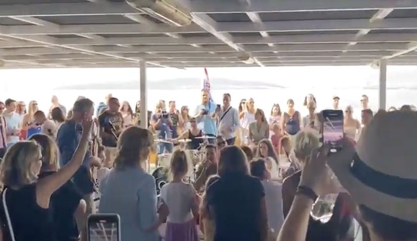VIDEO: Concert on Split-Korčula ferry in honour of Oliver Dragojević