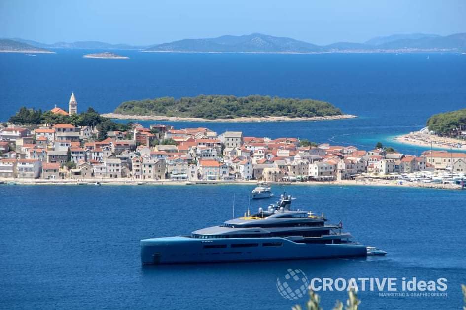 Megayacht of Tottenham Hotspur owner on the Dalmatian coast 