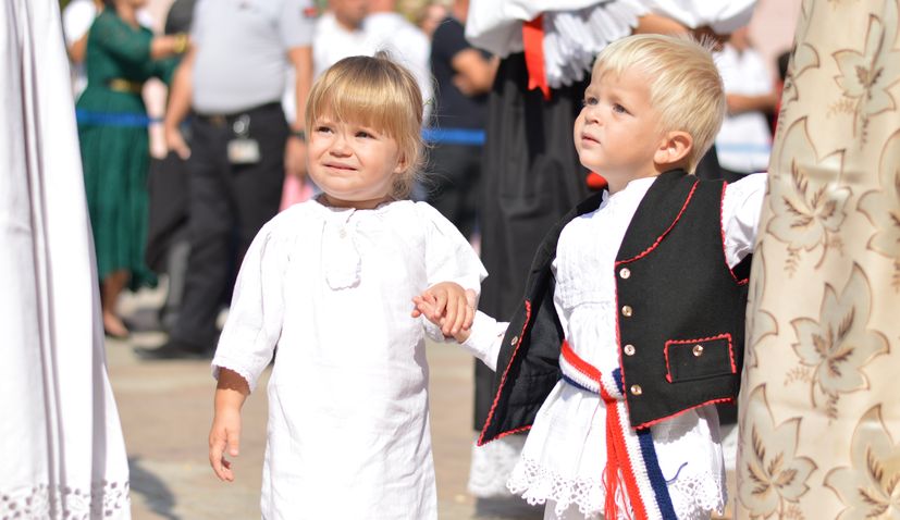 PHOTOS: 2,500 children in traditional costumes parading through Vinkovci 
