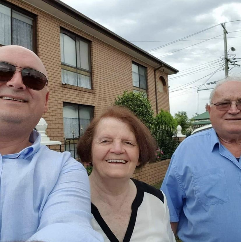 Krešimir Malić with parents during a recent trip to Australia. 