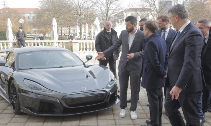 Mate Rimac introduces Nevera to president of France