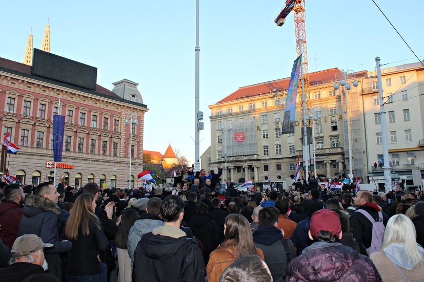  Huge protest in Zagreb against Covid passes