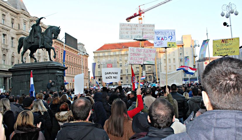 VIDEO: Huge protest in Zagreb against Covid passes