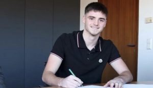 The Croatian Football Federation has secured another young promising diaspora talent.18-year-old German youth international Jakov Šuver