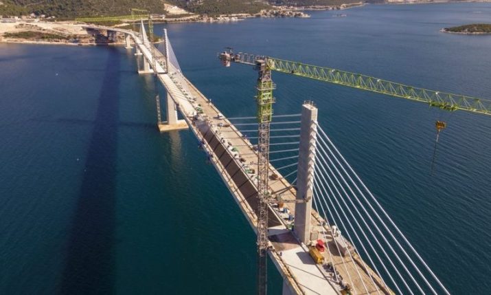 VIDEO: Pelješac bridge gets asphalted 