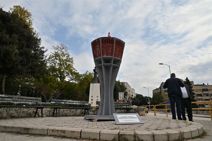 Students make water tower replica and place on Vukovar street in Split 
