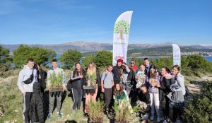 Thousand take part in first Croatian CO2 emission compensation by planting project sees 1000 volunteers plant 15,000 seedlings