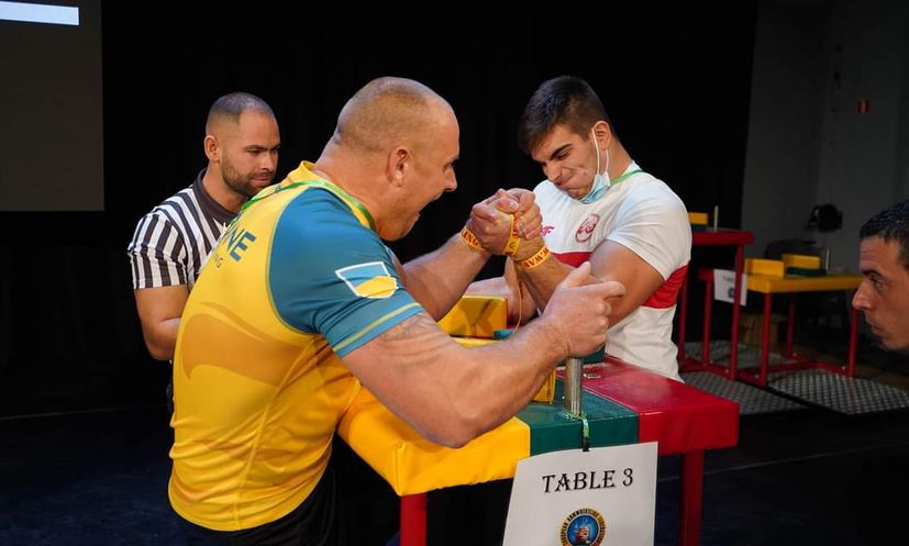 (Meet the Croatian who became the world junior armwrestling champion