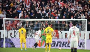 Rakitić helps Sevilla overcome Dinamo Zagreb